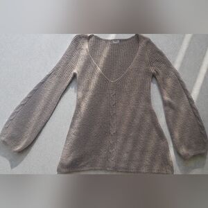 Elegant Grey V-neck knit sweater